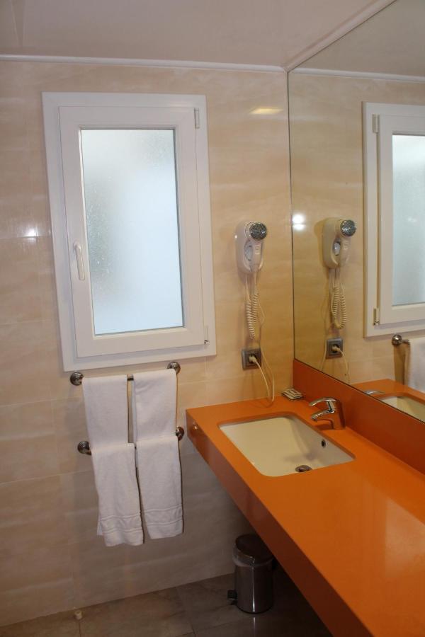 Villa Betty Cala'N Blanes  Ngoại thất bức ảnh